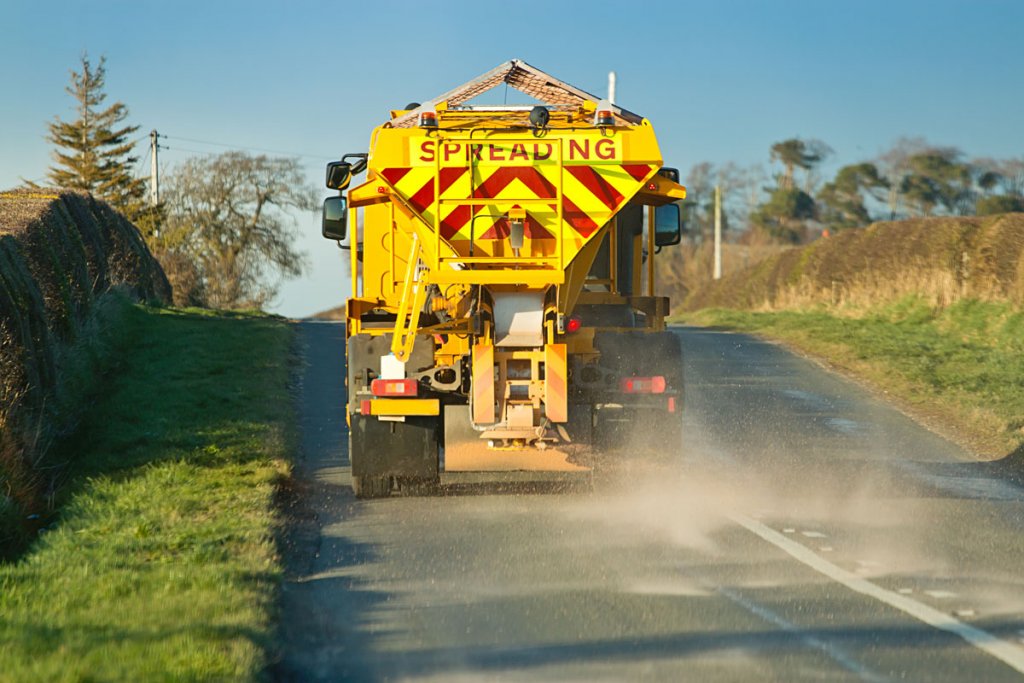 Large vehicle gritting roads
