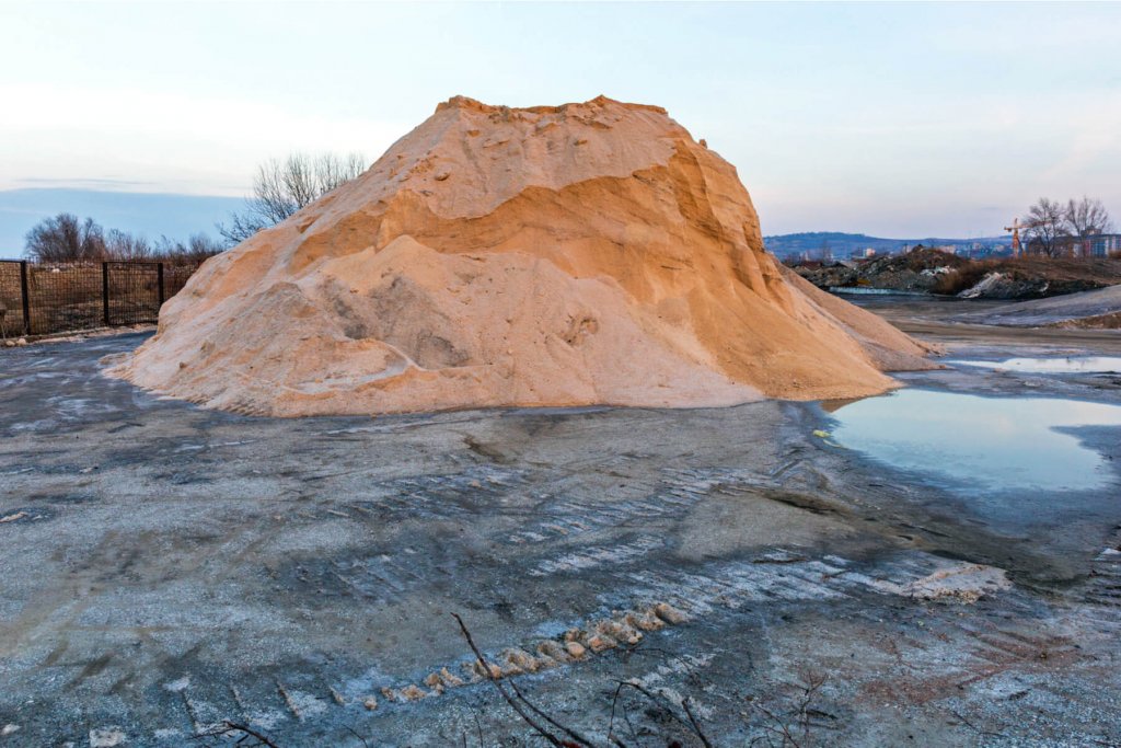 road salt that is brown